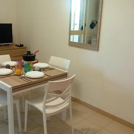 Bilocale Delle Robinie In Baia Апартаменти