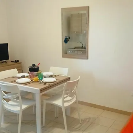 Апартаменти Bilocale Delle Robinie In Baia *